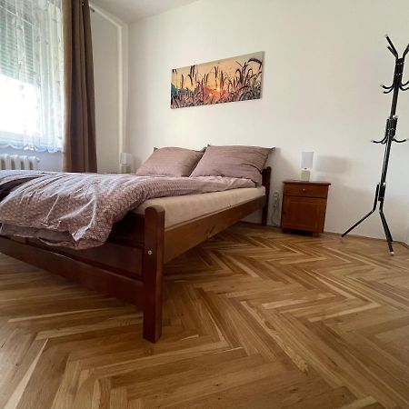 Apartman Jnj Velkomoravska أولوموك المظهر الخارجي الصورة