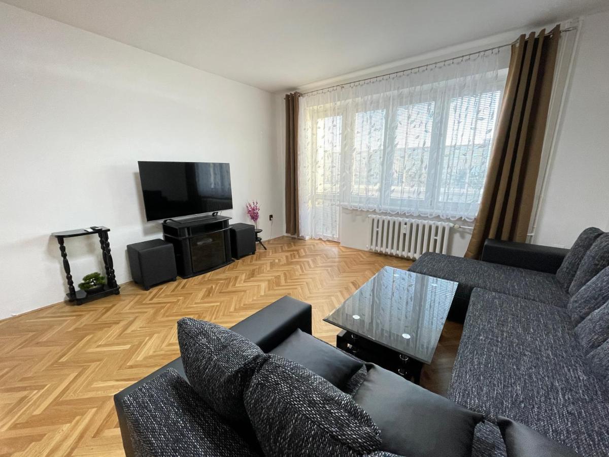 Apartman Jnj Velkomoravska أولوموك المظهر الخارجي الصورة