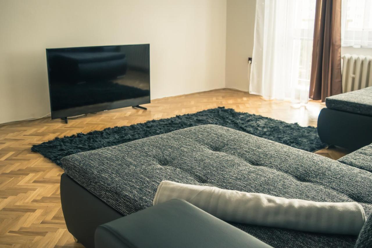 Apartman Jnj Velkomoravska أولوموك المظهر الخارجي الصورة